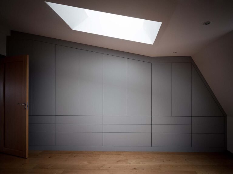 Maximized storage sloping roof