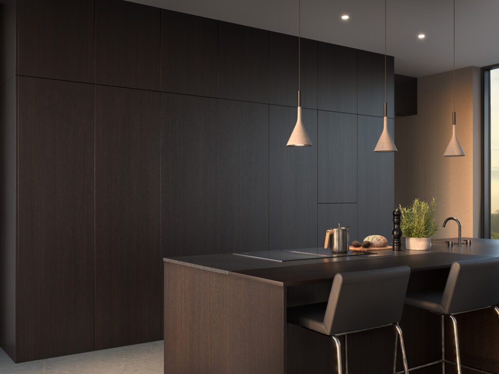 Stiligt - Ett elegant Minimalistiskt mörkt ekkök med skåp i mörkt trä, en ö med barstolar, taklampor och en elegant bänkskiva prydd med ett handfat, en växt och nödvändiga köksartiklar.