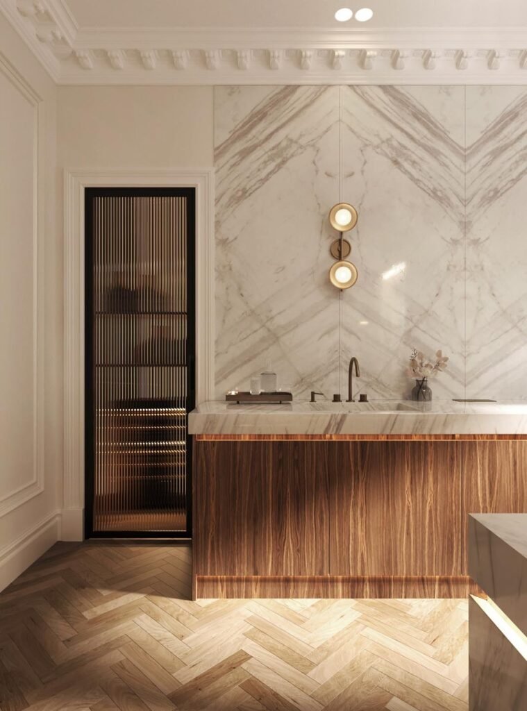 Stiligt - Modernt badrum med kommod i trä, marmorvägg, guldarmaturer, fiskbensmönstrat trägolv och en glasdörr med vertikal svart list. Snyggt kök i trä och marmor: Stilrent & tidlöst designinspiration